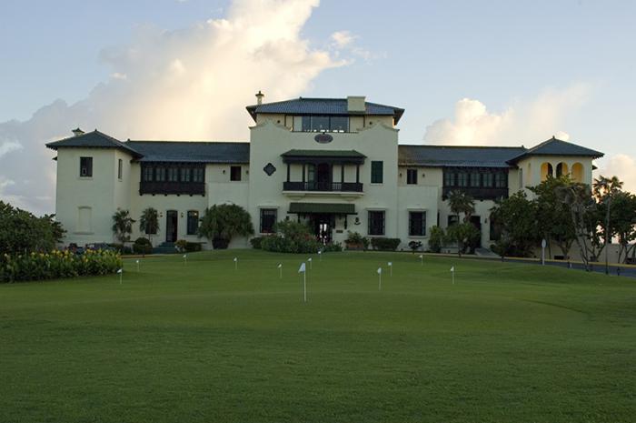 Também conhecida como casa Dupont, a mansão constitui um dos principais ícones da Península de Hicacos.