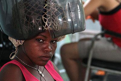 O setor do cabeleireiro é um dos mais demandados pelos clientes da Cooperativa Não Agropecuária Ilusión, situada no município de Centro Habana.