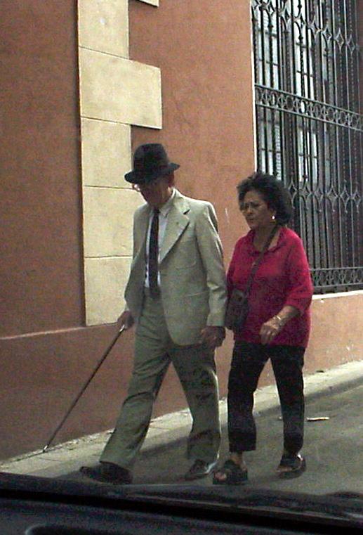 Eliminar as barreiras arquitetônicas que já existem e não criar outras não só é uma prioridade nos planos de ordenação urbanística, também é uma forma de ajudar aos adultos maiores.