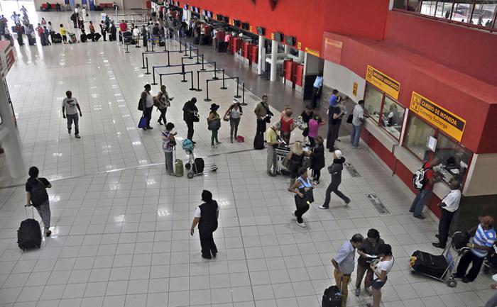 Entre 60 e 80 dos mais de 150 voos diários que chegam a Cuba hoje pousam no Aeroporto Internacional José Martí de Havana. 