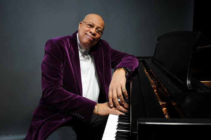 Chucho Valdés, considerado um dos cinco melhores pianistas de jazz do mundo, gravou, em 2008, o CD Canto a Dios, onde uniu diferentes músicos como homenagem às vítimas do furacão Katrina, que devastou Nueva Orleáns, berço do jazz nos Estados Unidos.