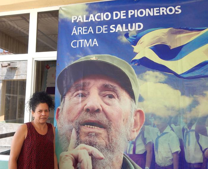 A diretora da área de saúde do Palácio dos Pioneiros, Elaine Marrero Ramírez destaca o trabalho em parceria com a comunidade, a escola e as organizações de estudantes para captar as crianças de maior motivação nos círculos de interesse que oferece a instituição.