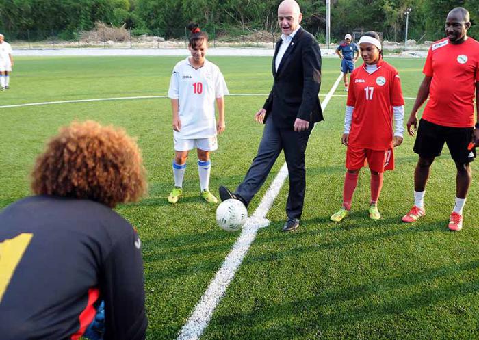 Voltar para o futebol.