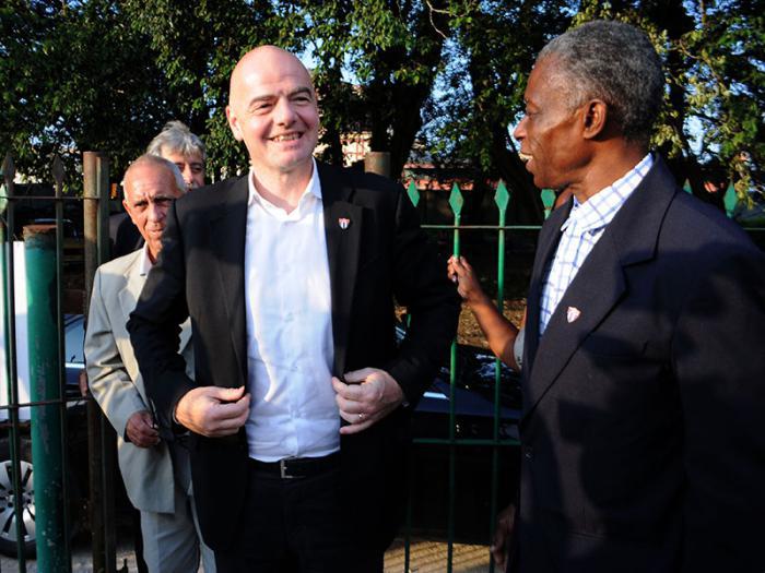 Voltar para o futebol.