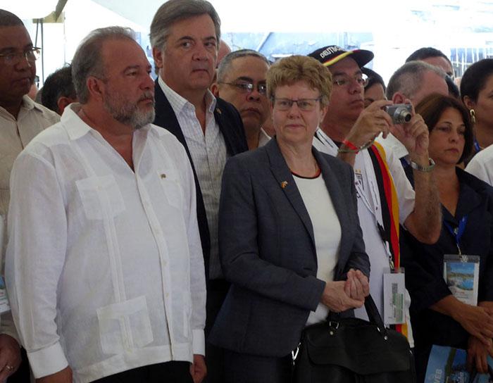 A senhora María Wippler acompanhou várias vezes ao ministro do Turismo de Cuba.