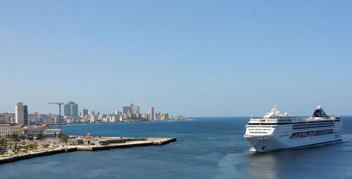 No país existem três terminais internacionais de cruzeiros que se encontram em Havana, Cienfuegos e Santiago de Cuba.