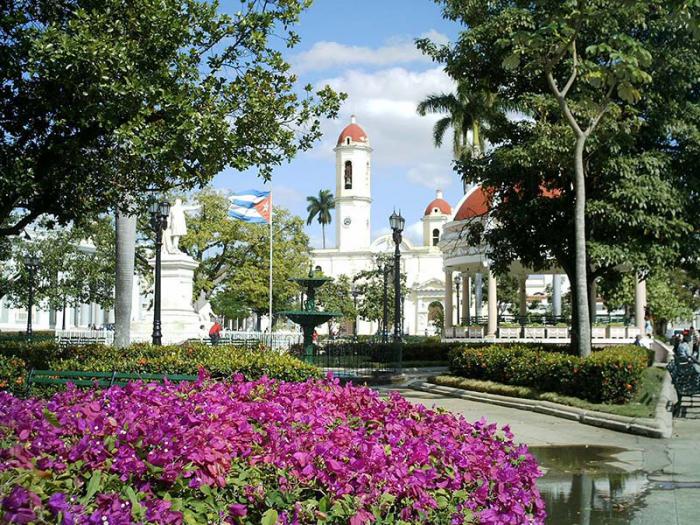 Como destino turístico em expansão, Cuba prioriza o investimento estrangeiro em cidades como Cienfuegos.