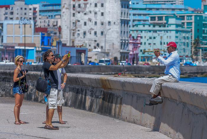 A capital cubana é uma deliciosa mistura de patrimônio de pedras, memórias e tradições.