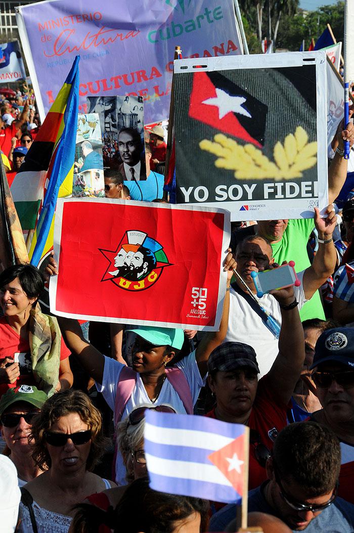 Infinitas são as mostras de admiração, carinho e respeito dos jovens cubanos por Fidel.