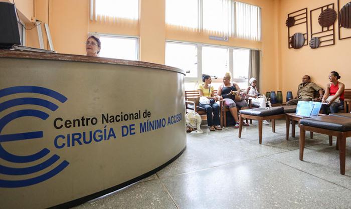 O CNCMA, além de atender os pacientes cubanos, tem uma sala para receber estrangeiros que desejem ser tratados em Cuba.