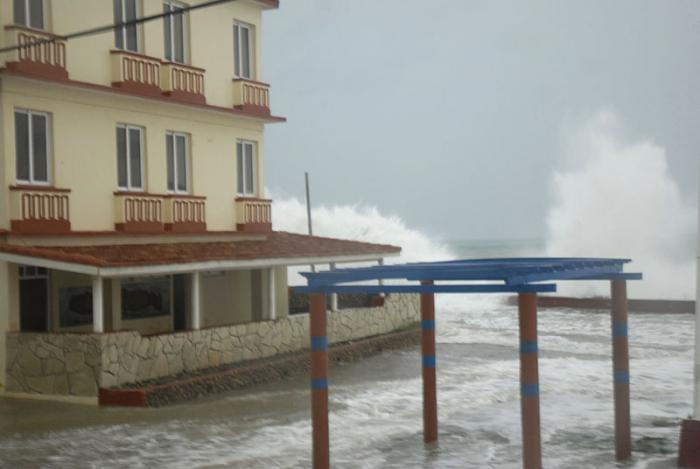 Enchentes na beira-mar de Baracoa, Guantánamo.