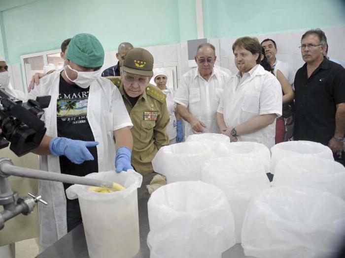 Durante o percurso, Raúl visitou uma usina de gostosos sorvetes de frutas naturais.