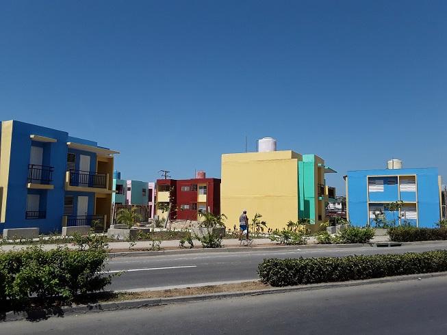Mil casas de diferentes tipos, como as de San Pedrito, foram concluídas neste mês.