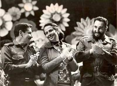 Vilma Espín junto a Fidel e Raúl.