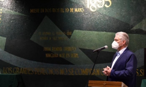 Uma Revolução firme, a melhor homenagem a Martí e a Fidel.