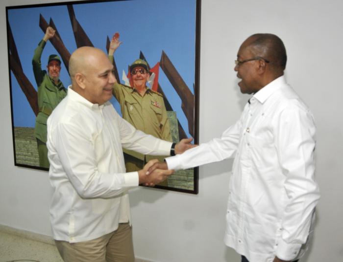 A reunião permitiu a assinatura de um acordo de intercâmbio e cooperação entre o MPLA e o PCC. 