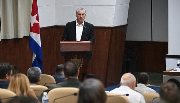 A insatisfação, recalcou o presidente cubano, «é um motor que mexe as energias revolucionárias, porque faz abalar a vergonha» 